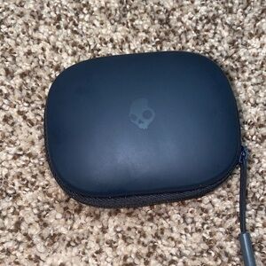 Skullcandy Matte Black earbuds & Case